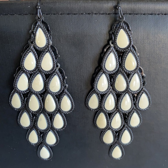 $5 ADD ON - Black and white chain mail earrings - Picture 3 of 4